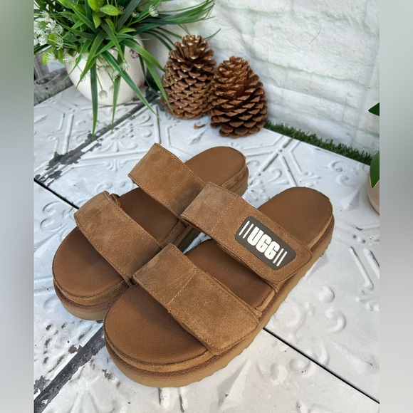 UGG
Women's Greer Platform Slide Sandals Chestnut size 9.5 gently used - Picture 9 of 14